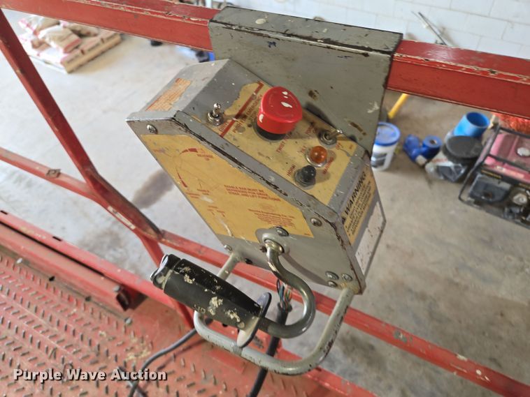 image for item DP6257 2000 Mayville Engineering Co Inc. 3768ES scissor lift
