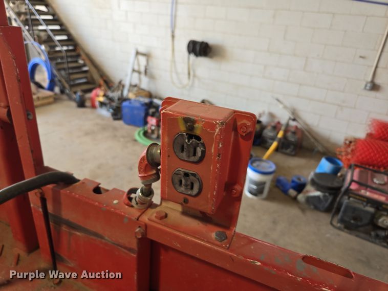 image for item DP6257 2000 Mayville Engineering Co Inc. 3768ES scissor lift