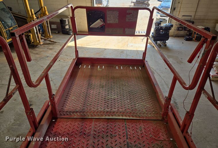 image for item DP6257 2000 Mayville Engineering Co Inc. 3768ES scissor lift