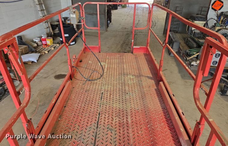 image for item DP6257 2000 Mayville Engineering Co Inc. 3768ES scissor lift