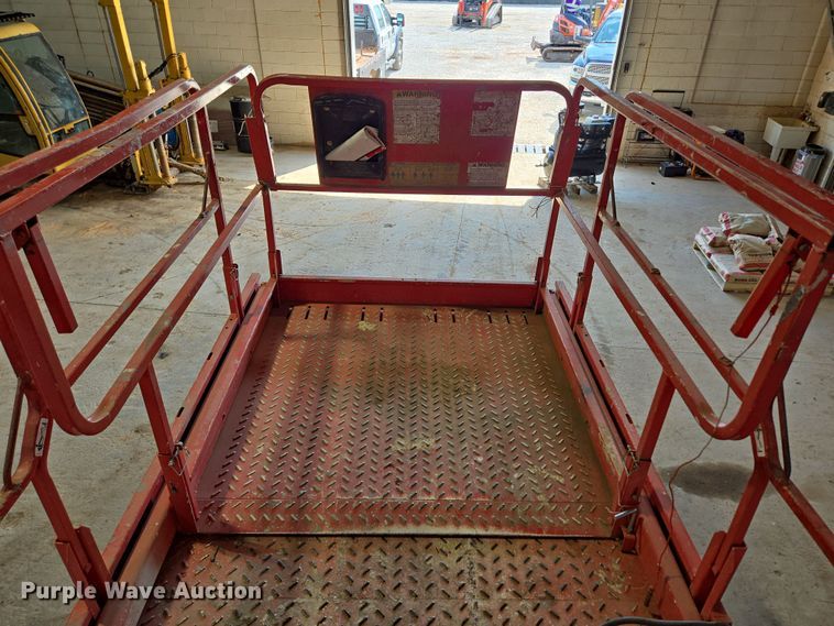image for item DP6257 2000 Mayville Engineering Co Inc. 3768ES scissor lift