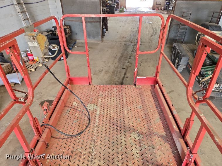 image for item DP6257 2000 Mayville Engineering Co Inc. 3768ES scissor lift