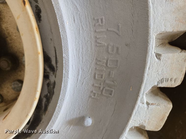 image for item DP6257 2000 Mayville Engineering Co Inc. 3768ES scissor lift