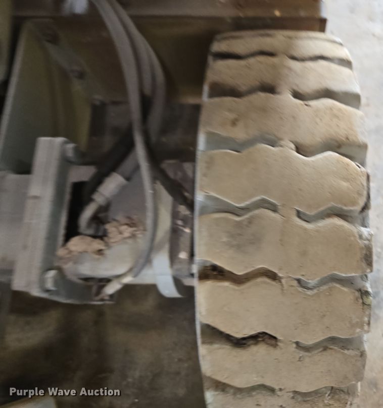 image for item DP6257 2000 Mayville Engineering Co Inc. 3768ES scissor lift