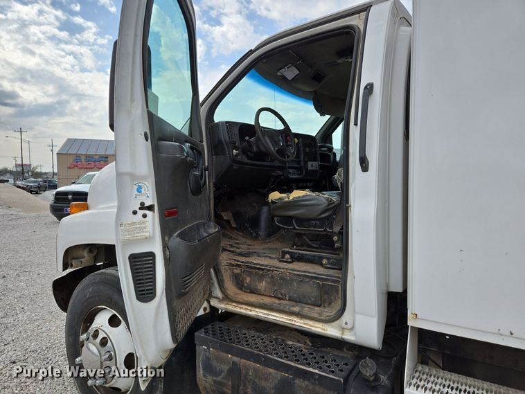 image for item DP6259 2006 GMC C7500 utility / service truck