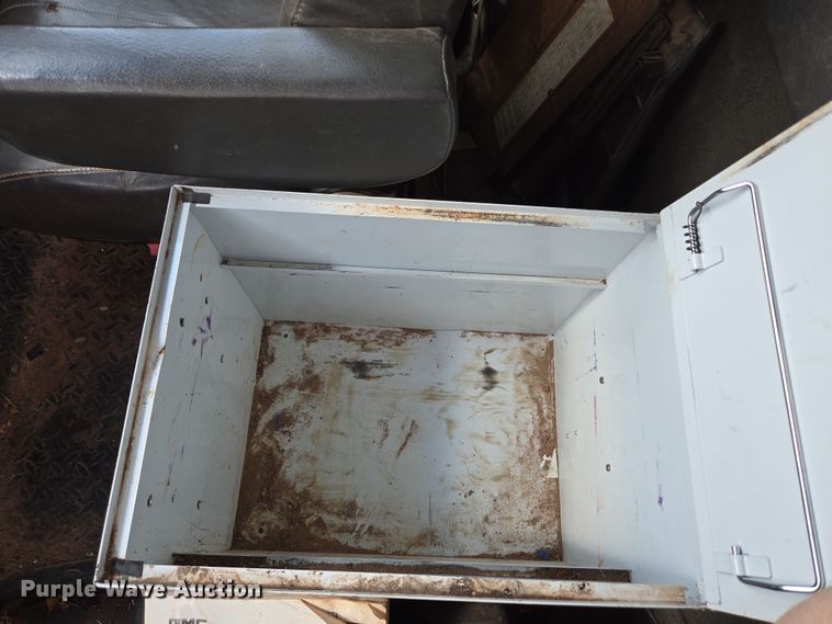 image for item DP6259 2006 GMC C7500 utility / service truck