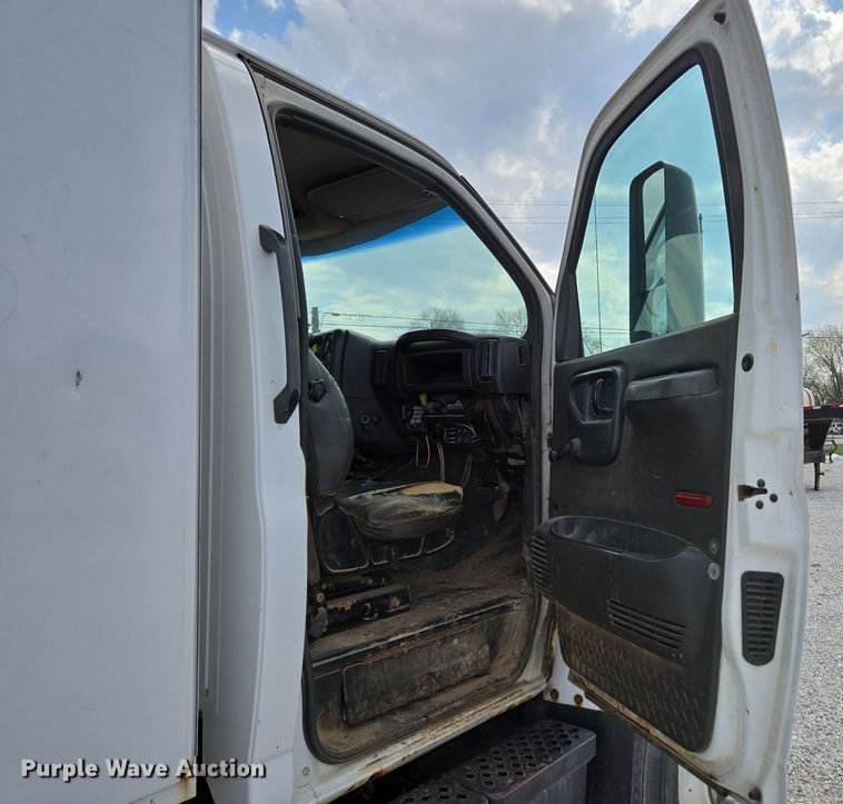 image for item DP6259 2006 GMC C7500 utility / service truck