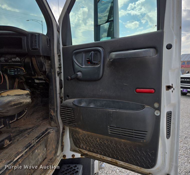 image for item DP6259 2006 GMC C7500 utility / service truck