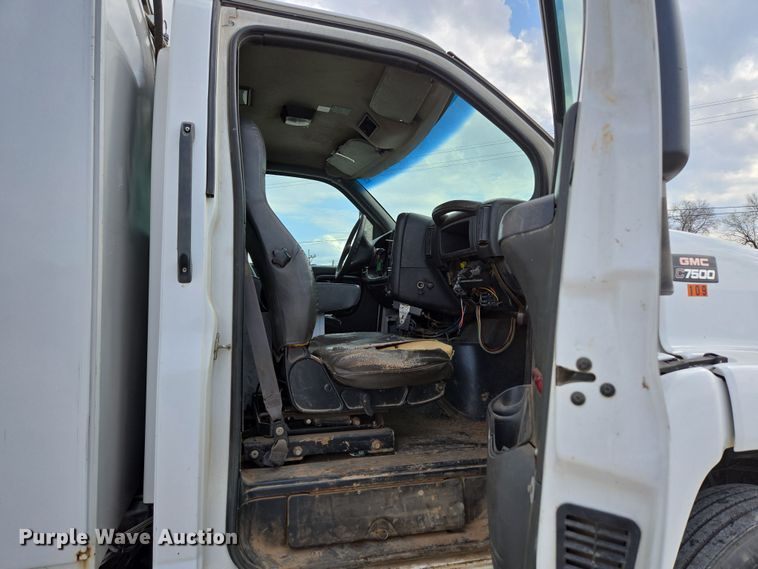 image for item DP6259 2006 GMC C7500 utility / service truck