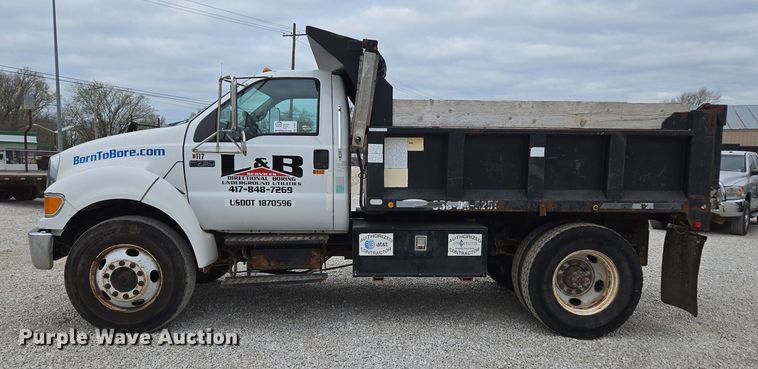 image for item DP6261 2005 Ford F750 Super Duty dump truck
