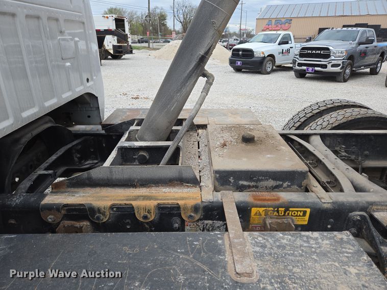 image for item DP6261 2005 Ford F750 Super Duty dump truck