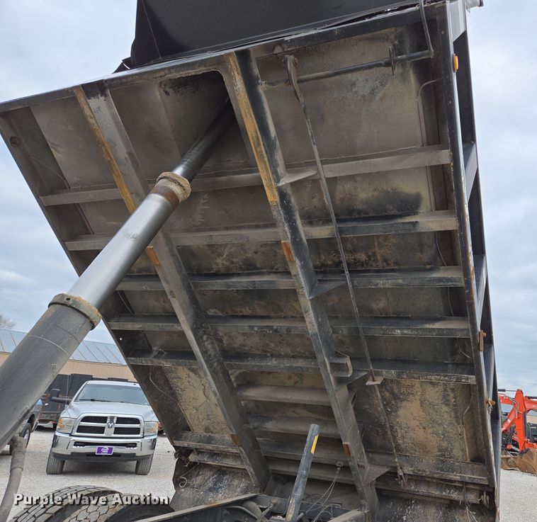 image for item DP6261 2005 Ford F750 Super Duty dump truck