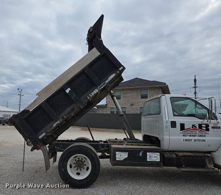 image for item DP6261 2005 Ford F750 Super Duty dump truck