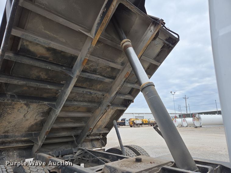 image for item DP6261 2005 Ford F750 Super Duty dump truck