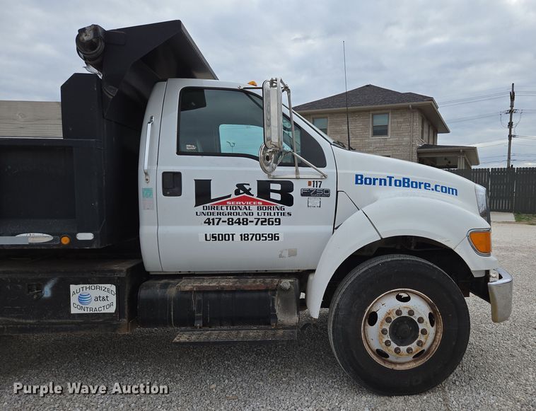 image for item DP6261 2005 Ford F750 Super Duty dump truck