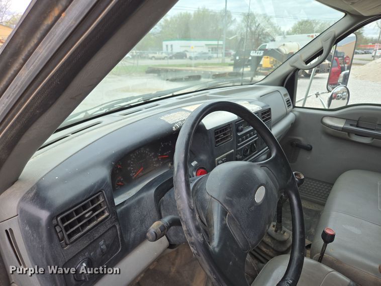 image for item DP6261 2005 Ford F750 Super Duty dump truck