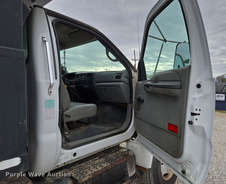 image for item DP6261 2005 Ford F750 Super Duty dump truck