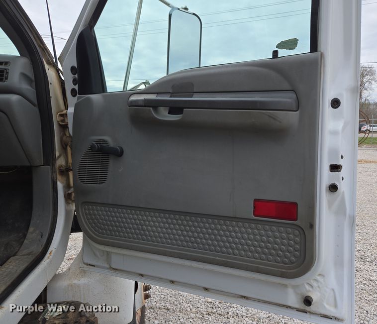 image for item DP6261 2005 Ford F750 Super Duty dump truck