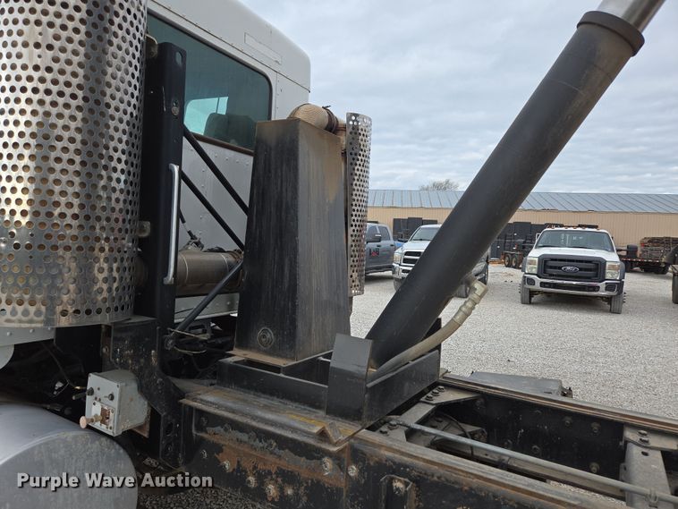 image for item DP6262 2012 Kenworth T800 dump truck