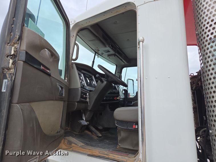 image for item DP6262 2012 Kenworth T800 dump truck