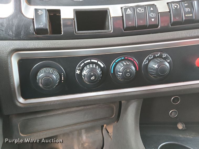 image for item DP6262 2012 Kenworth T800 dump truck