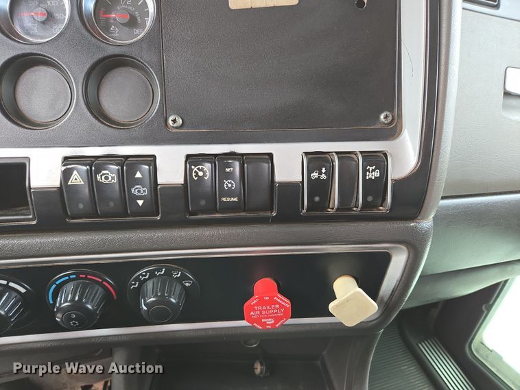 image for item DP6262 2012 Kenworth T800 dump truck