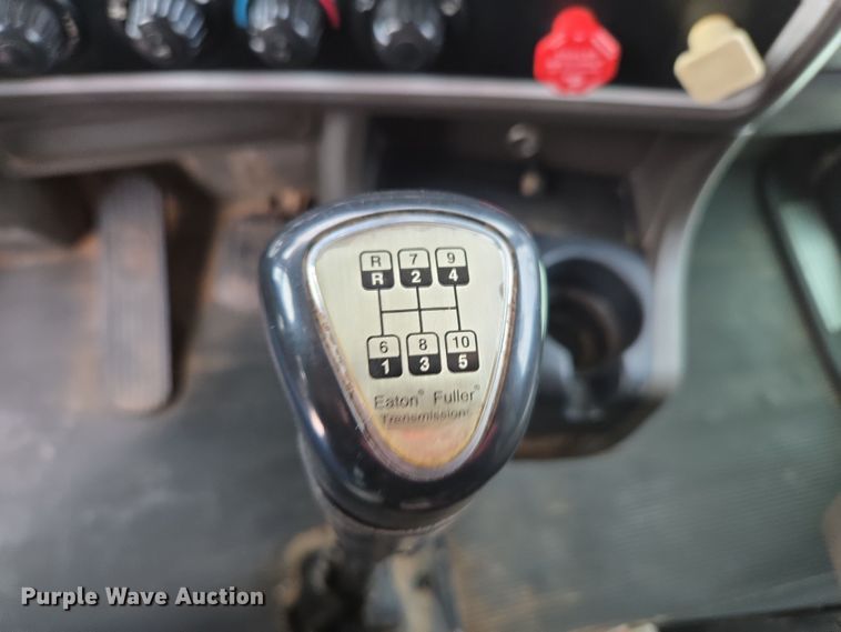 image for item DP6262 2012 Kenworth T800 dump truck