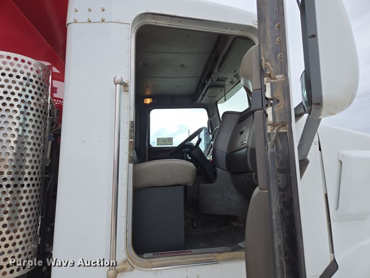 image for item DP6262 2012 Kenworth T800 dump truck