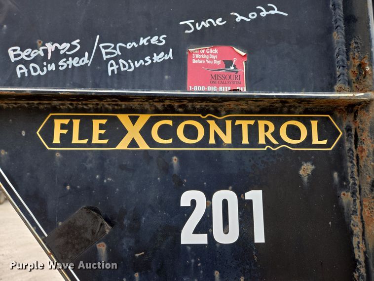 image for item DP6263 2011 Elite Trailer Dovetail-30 equipment trailer