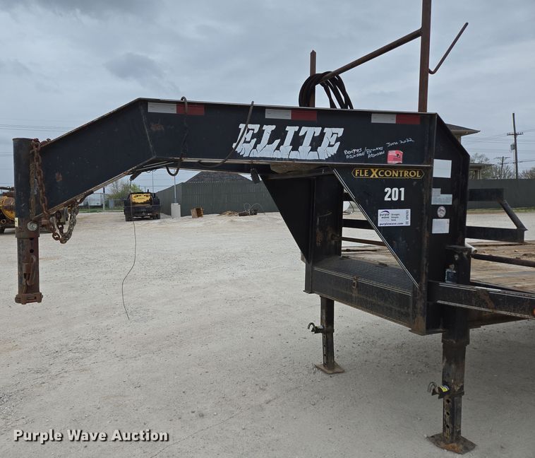 image for item DP6263 2011 Elite Trailer Dovetail-30 equipment trailer