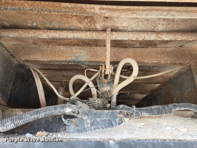 image for item DP6292 2002 Peterbilt 357 dump truck