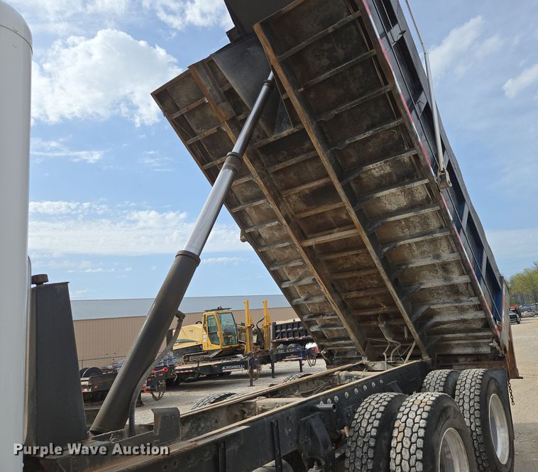 image for item DP6292 2002 Peterbilt 357 dump truck