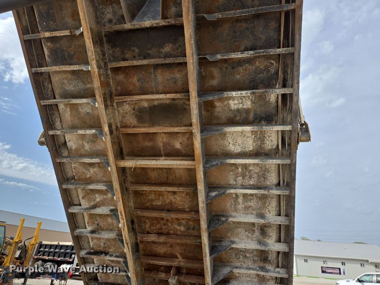 image for item DP6292 2002 Peterbilt 357 dump truck