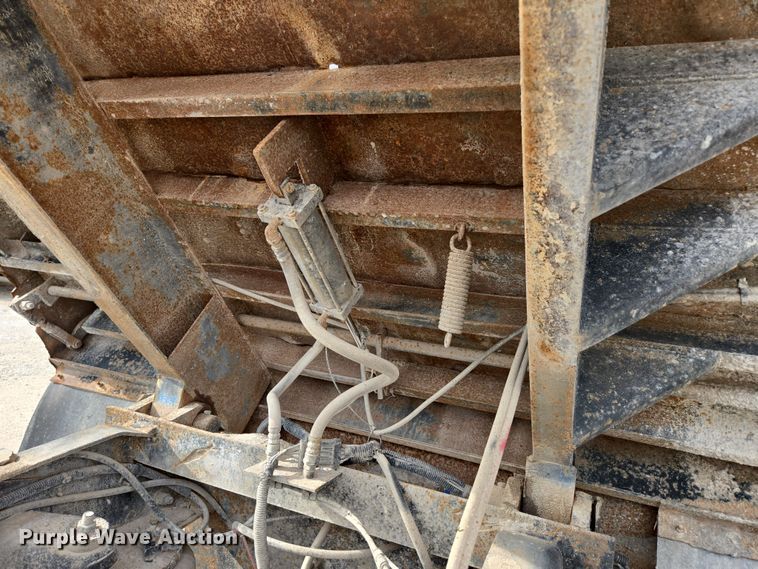 image for item DP6292 2002 Peterbilt 357 dump truck