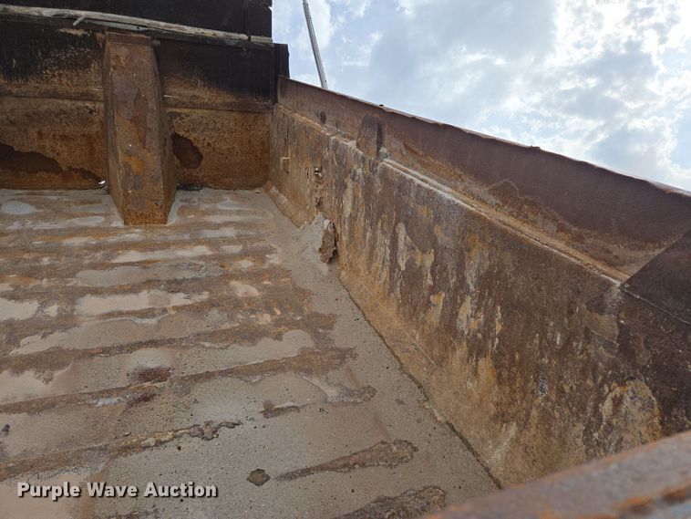 image for item DP6292 2002 Peterbilt 357 dump truck