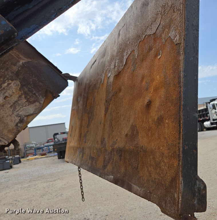 image for item DP6292 2002 Peterbilt 357 dump truck