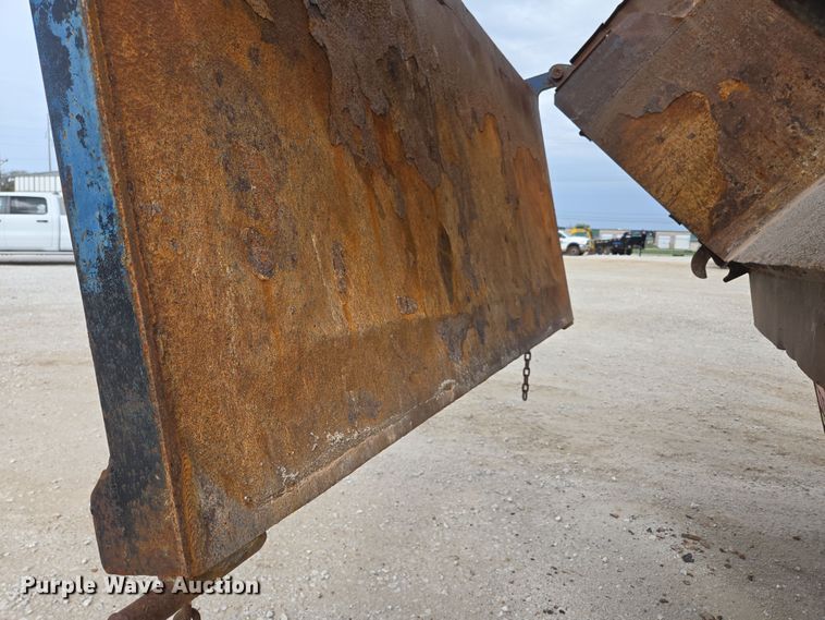 image for item DP6292 2002 Peterbilt 357 dump truck