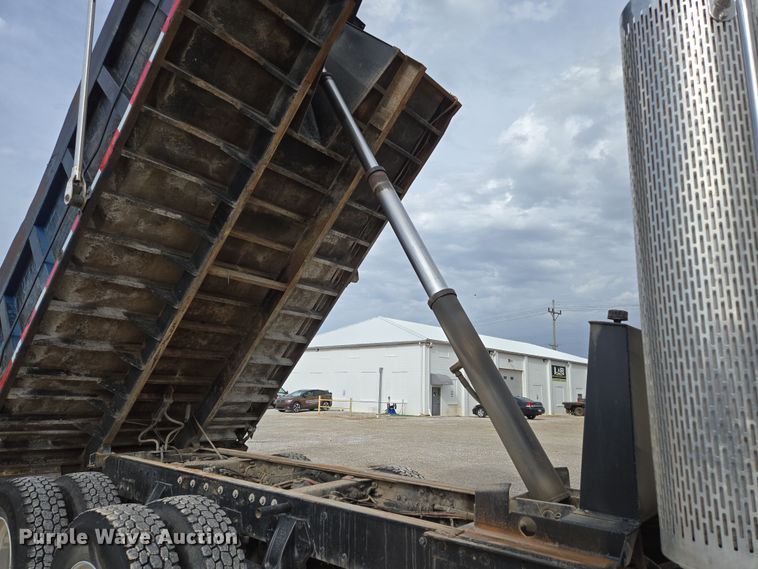 image for item DP6292 2002 Peterbilt 357 dump truck