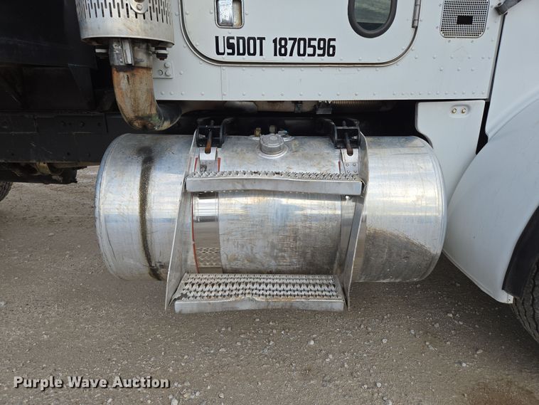 image for item DP6292 2002 Peterbilt 357 dump truck