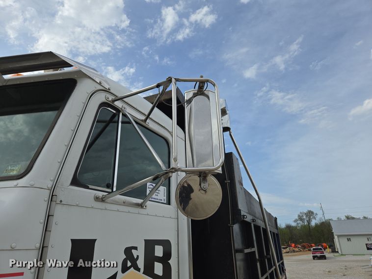 image for item DP6292 2002 Peterbilt 357 dump truck