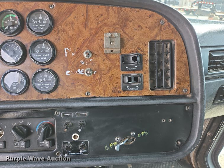 image for item DP6292 2002 Peterbilt 357 dump truck