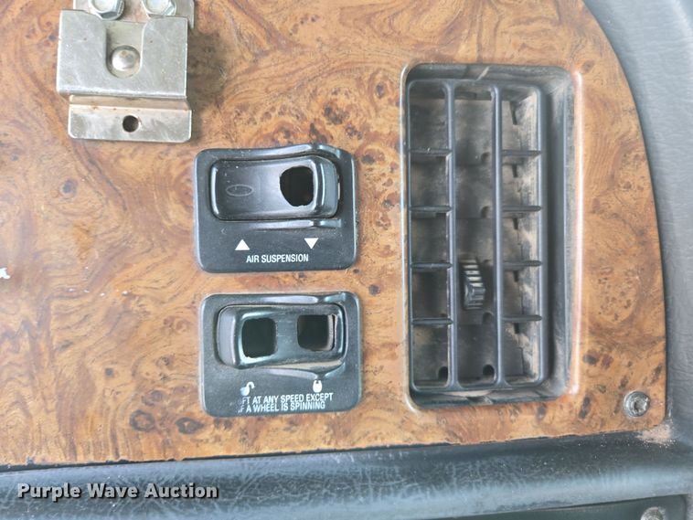 image for item DP6292 2002 Peterbilt 357 dump truck