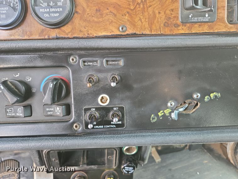 image for item DP6292 2002 Peterbilt 357 dump truck