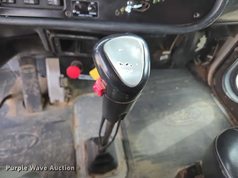 image for item DP6292 2002 Peterbilt 357 dump truck