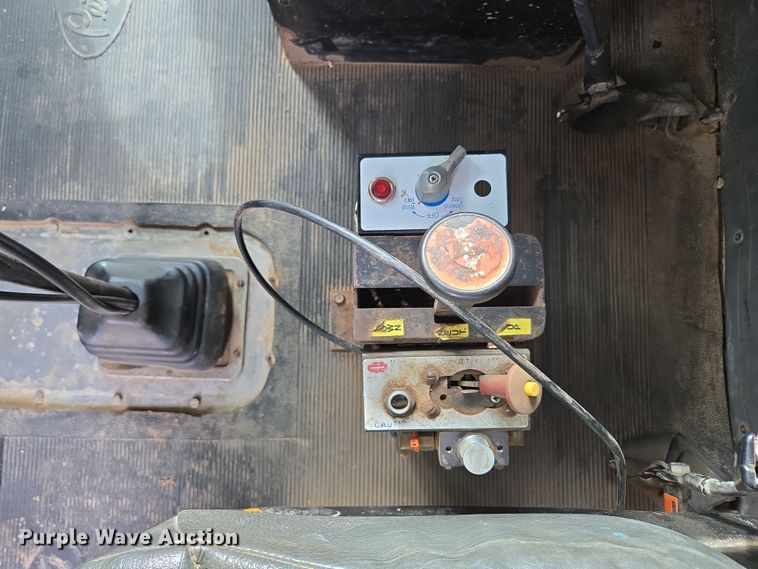 image for item DP6292 2002 Peterbilt 357 dump truck