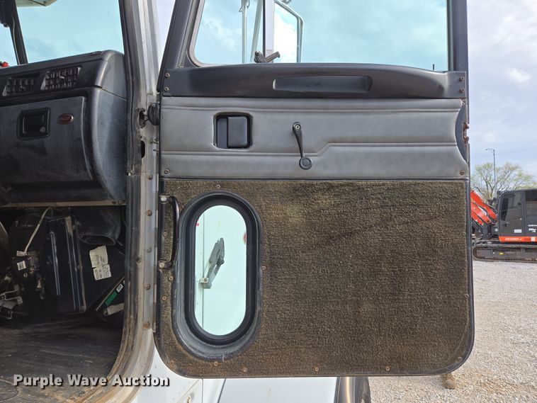 image for item DP6292 2002 Peterbilt 357 dump truck