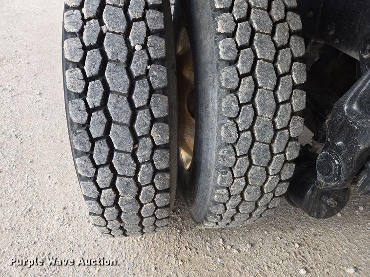 image for item DP6292 2002 Peterbilt 357 dump truck