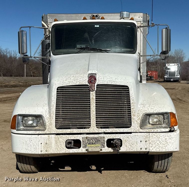 image for item DQ6646 2004 Kenworth T300 dump truck