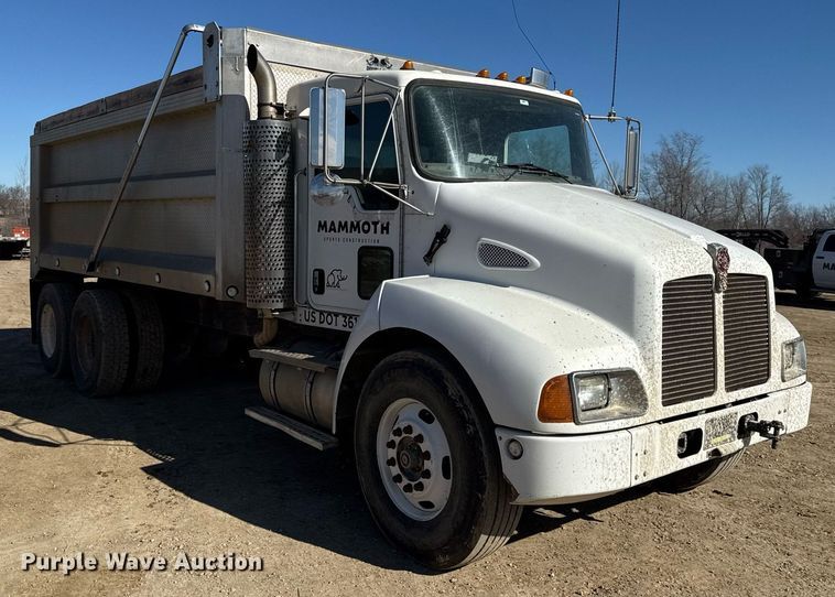image for item DQ6646 2004 Kenworth T300 dump truck