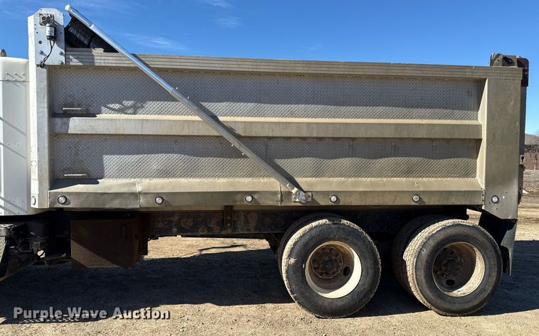 image for item DQ6646 2004 Kenworth T300 dump truck